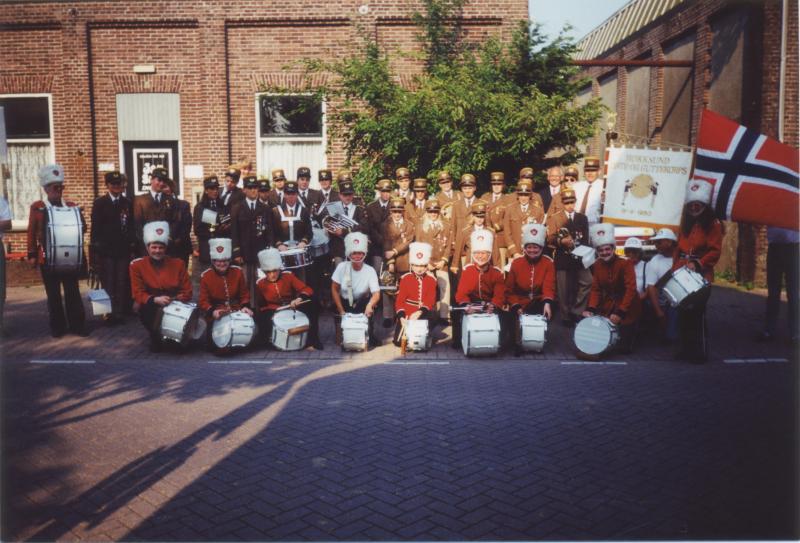 drumband De Reef 35 jaar, 17 mei 2003 ook bezoek uit Noorwegen met een optreden
